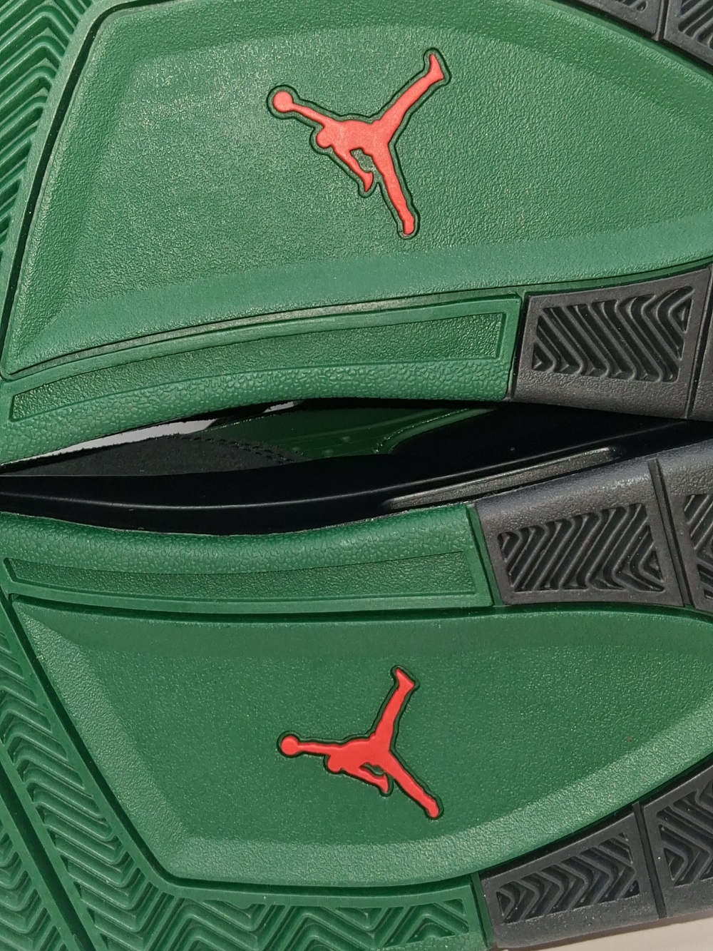 Nike Air Jordan Size Boys 6.5 US green, black,red NWOTS nike fq7938-002 Size 6UK - Picture 9 of 10